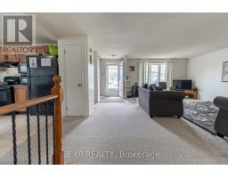 Dining room - 6 Hickling Trail, Barrie, ON L4M5V7 Photo 8
