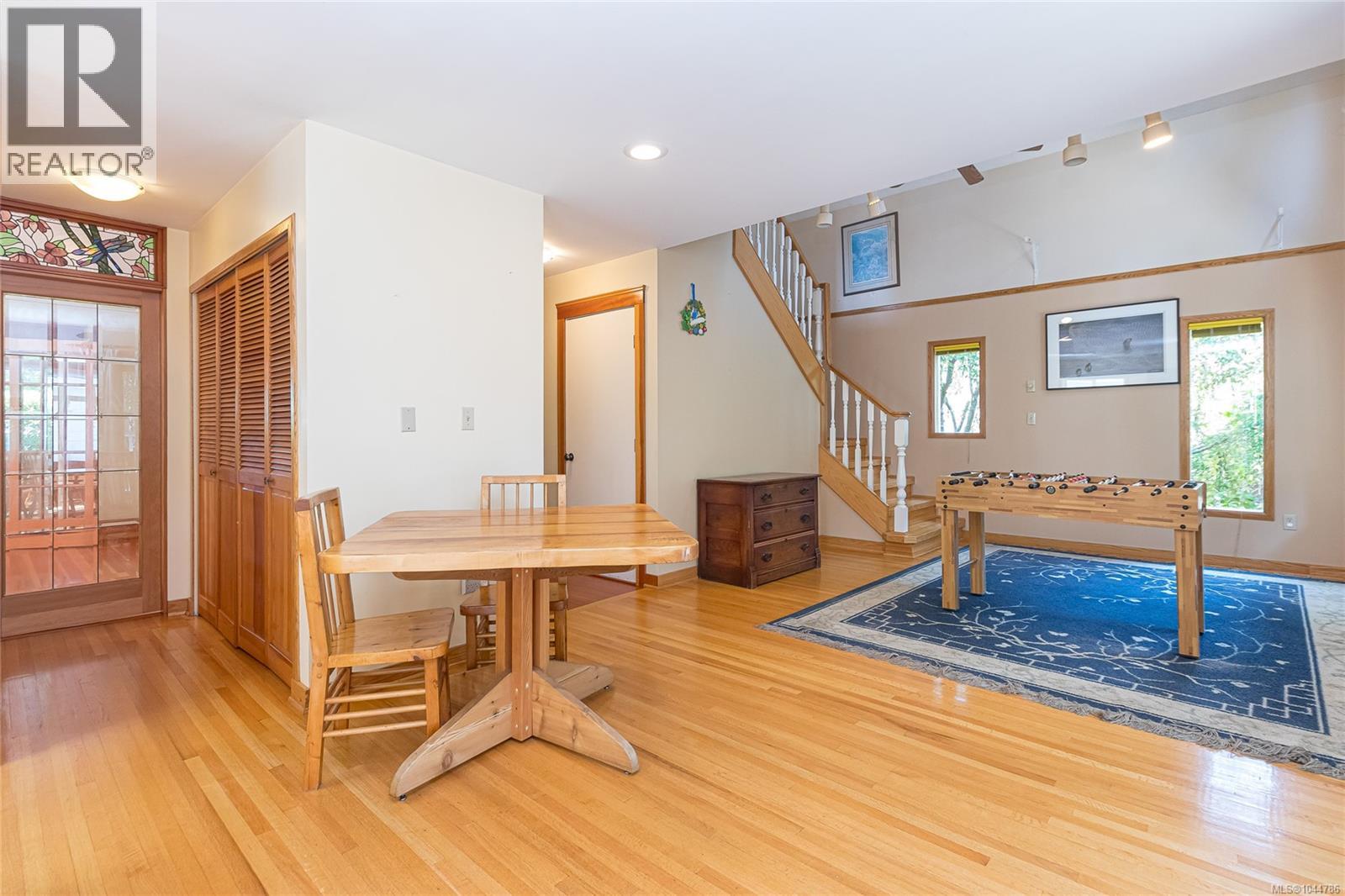  915 Oliver Street, Oak Bay