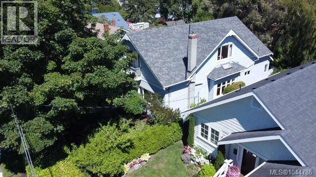  915 Oliver Street, Oak Bay