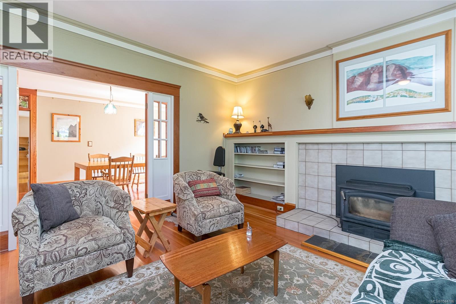  915 Oliver Street, Oak Bay