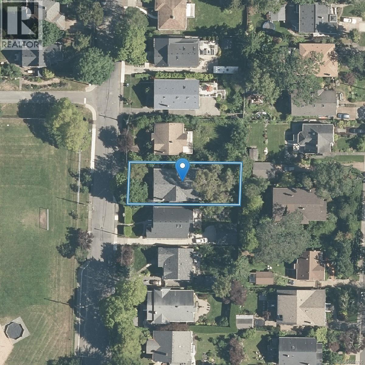  915 Oliver Street, Oak Bay