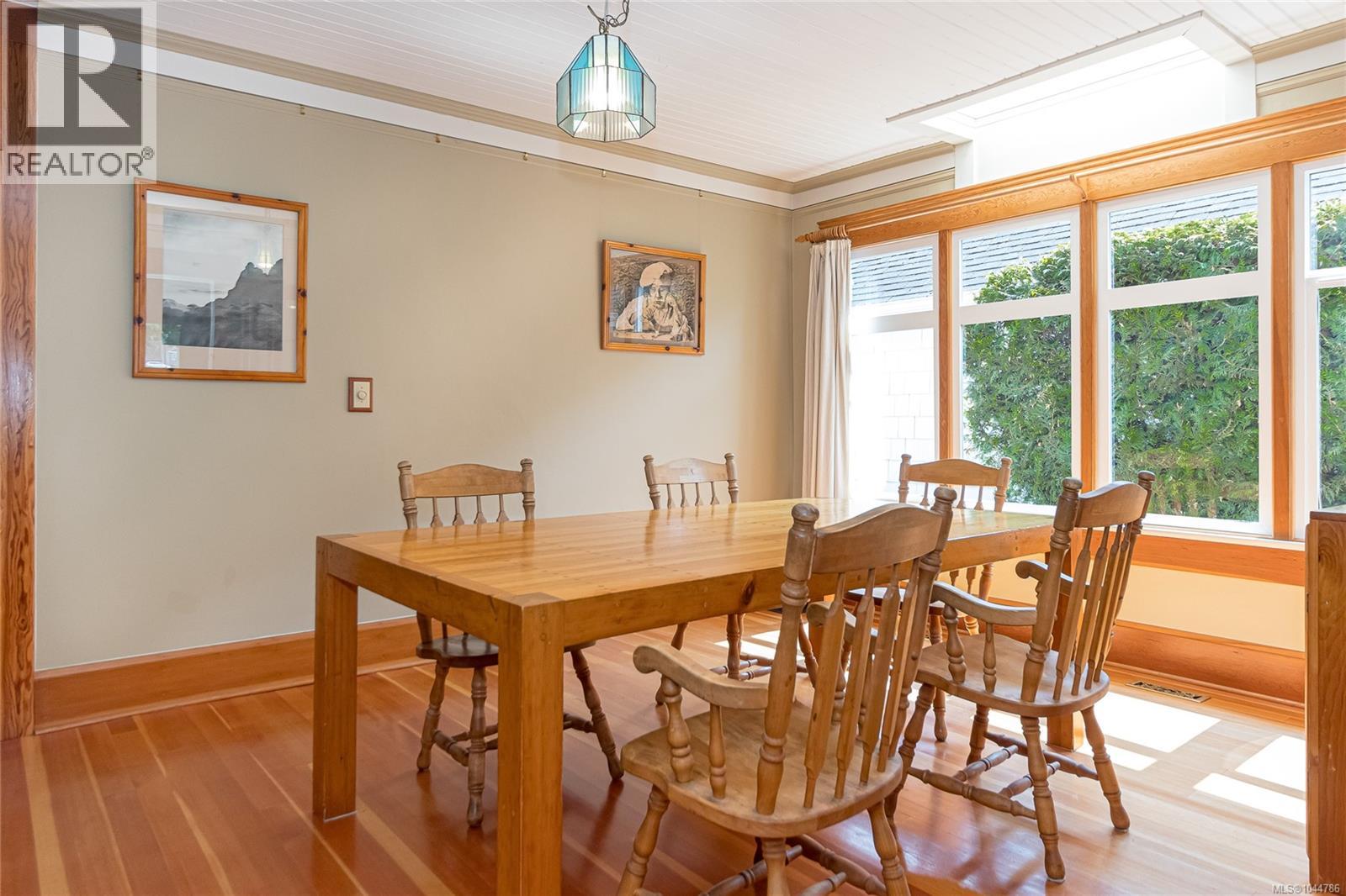  915 Oliver Street, Oak Bay