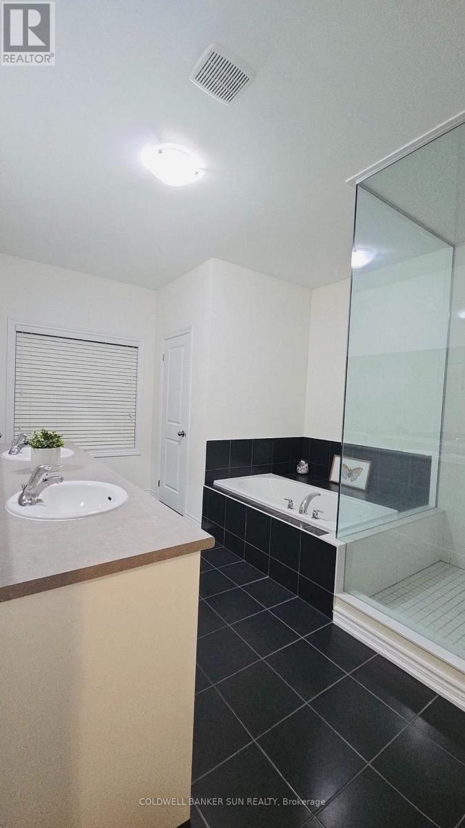 36 BAVENDEN CRESCENT - 32