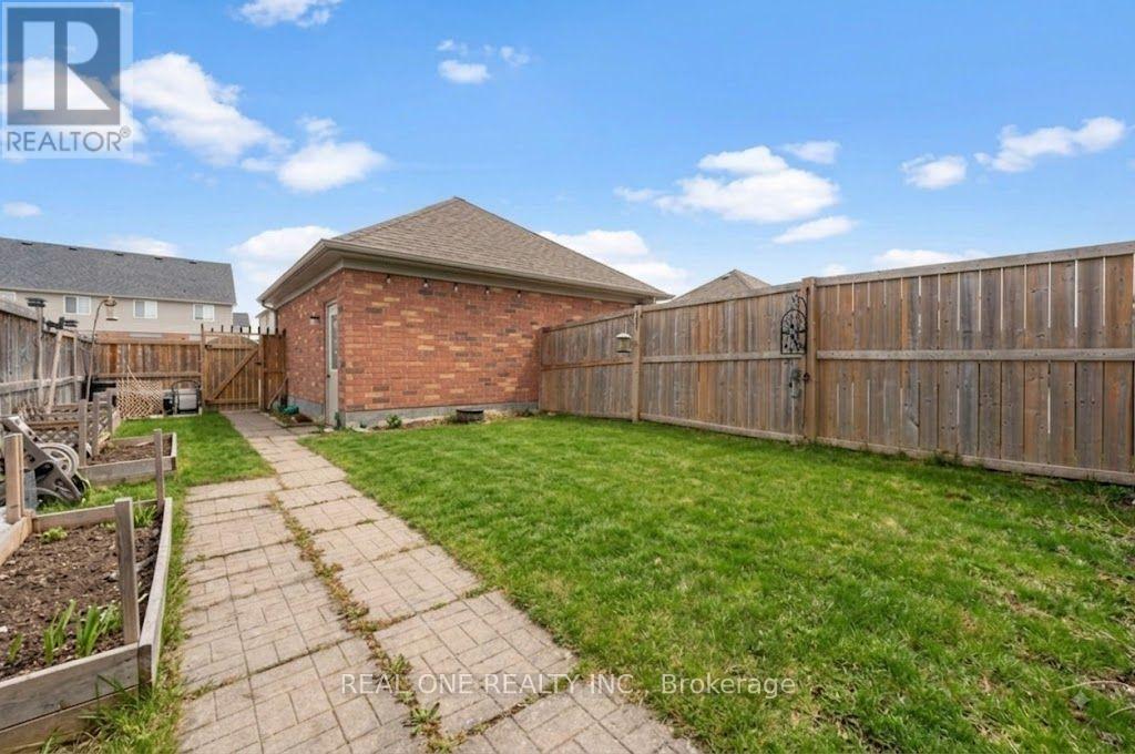 575 VICTORIA ROAD N - 17