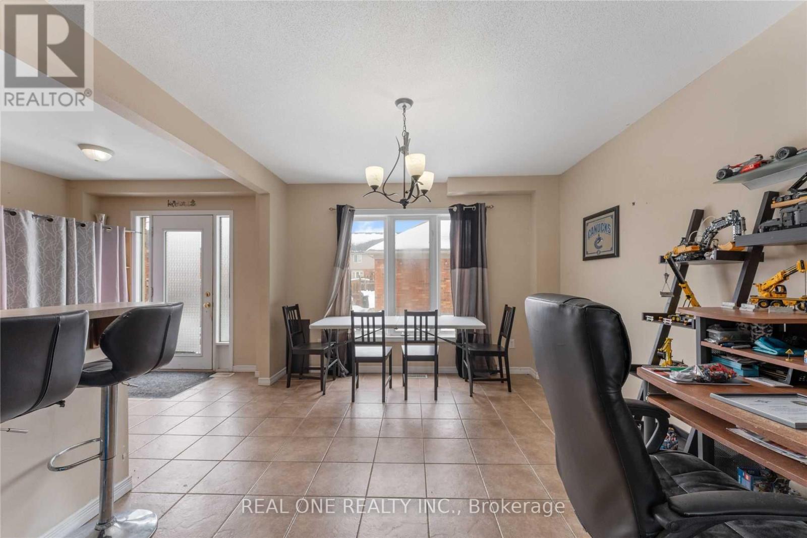 575 VICTORIA ROAD N - 6