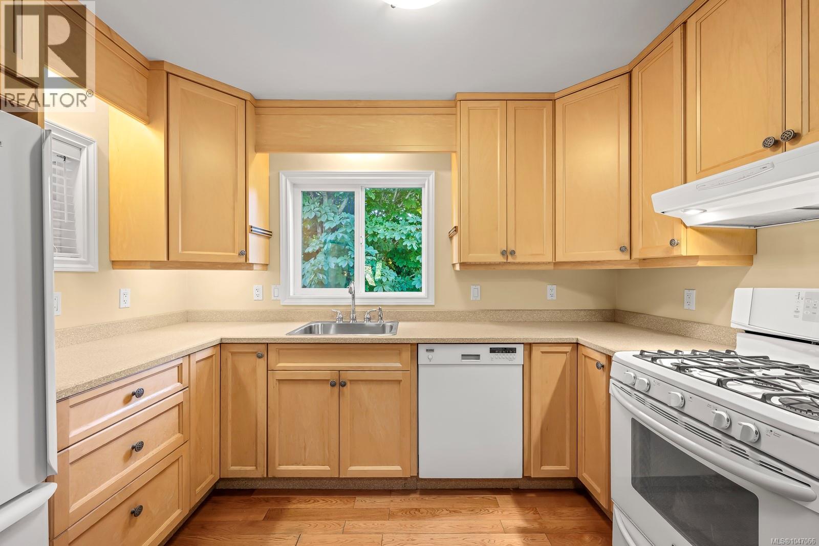 2625 Urquhart Ave - Image 4