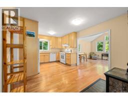 2625 Urquhart Ave, Courtenay, BC V9N6T6 Photo 16