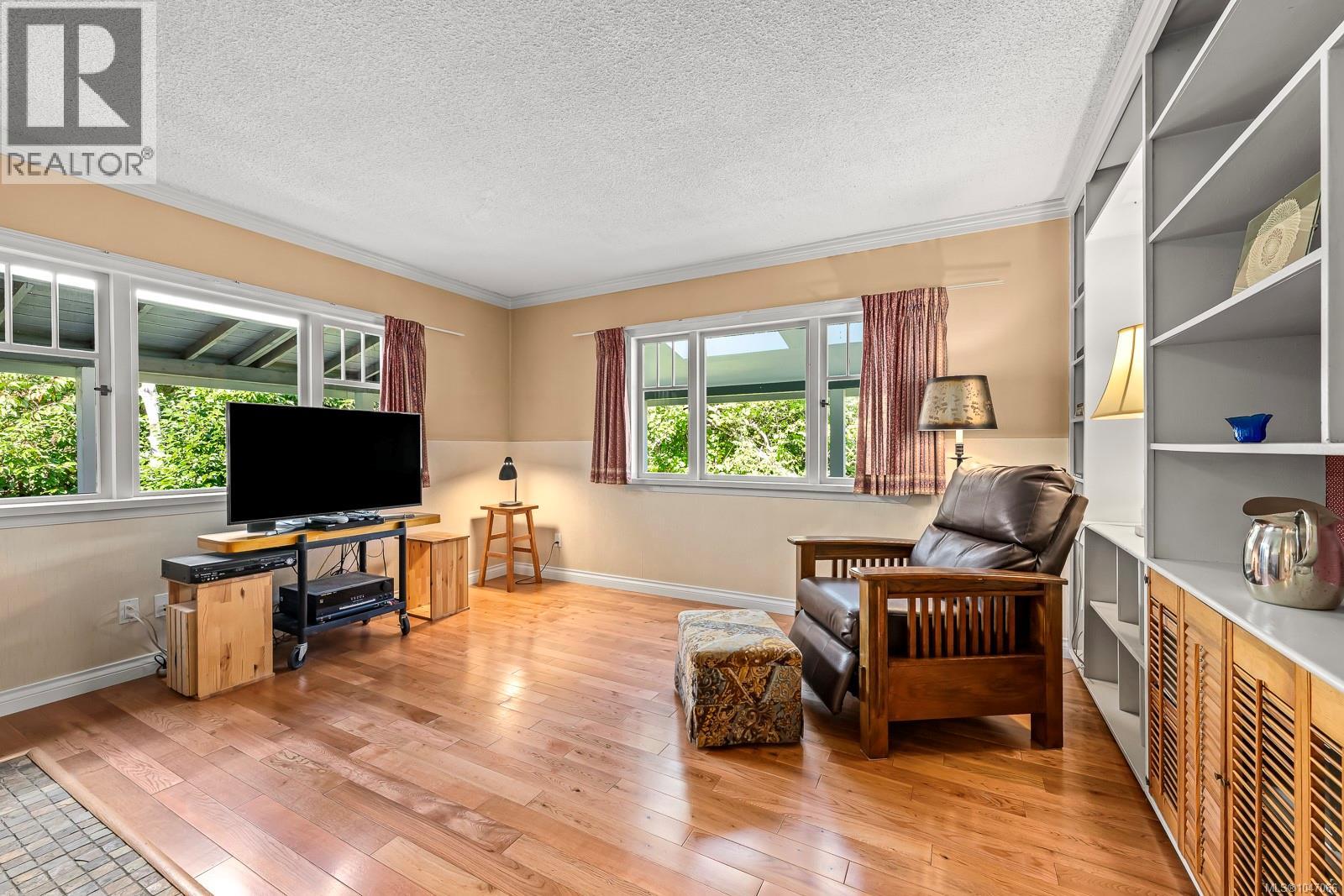 2625 Urquhart Ave - Image 23