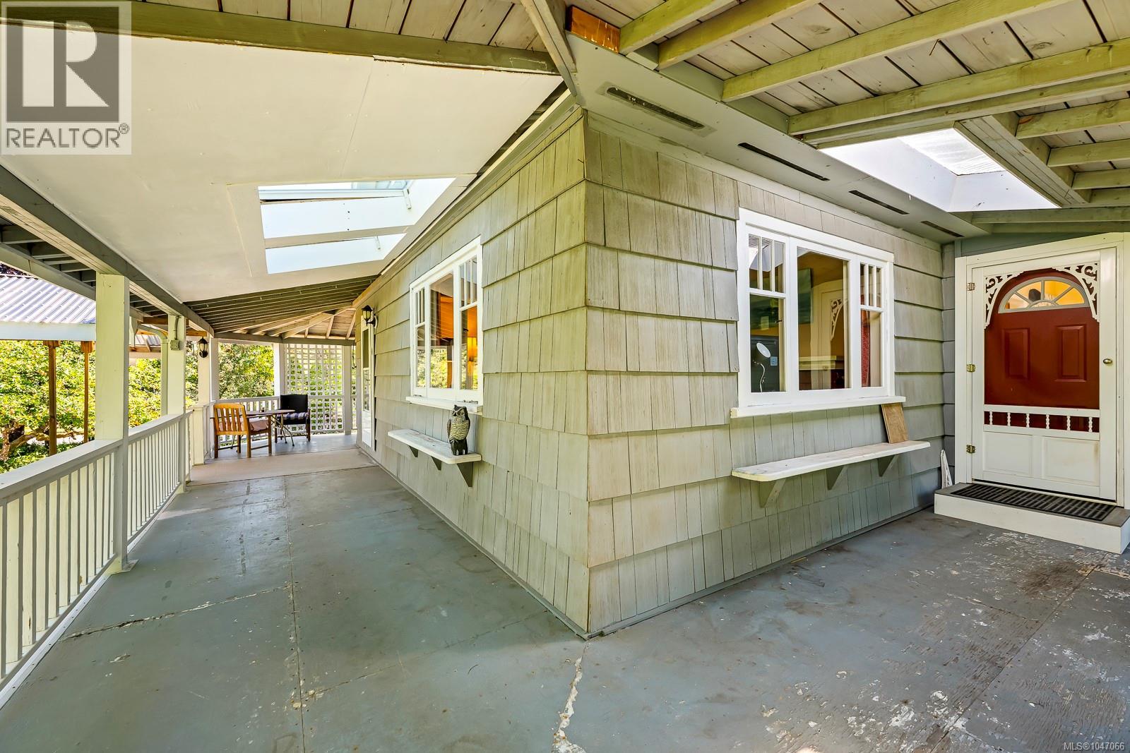 2625 Urquhart Ave - Image 73