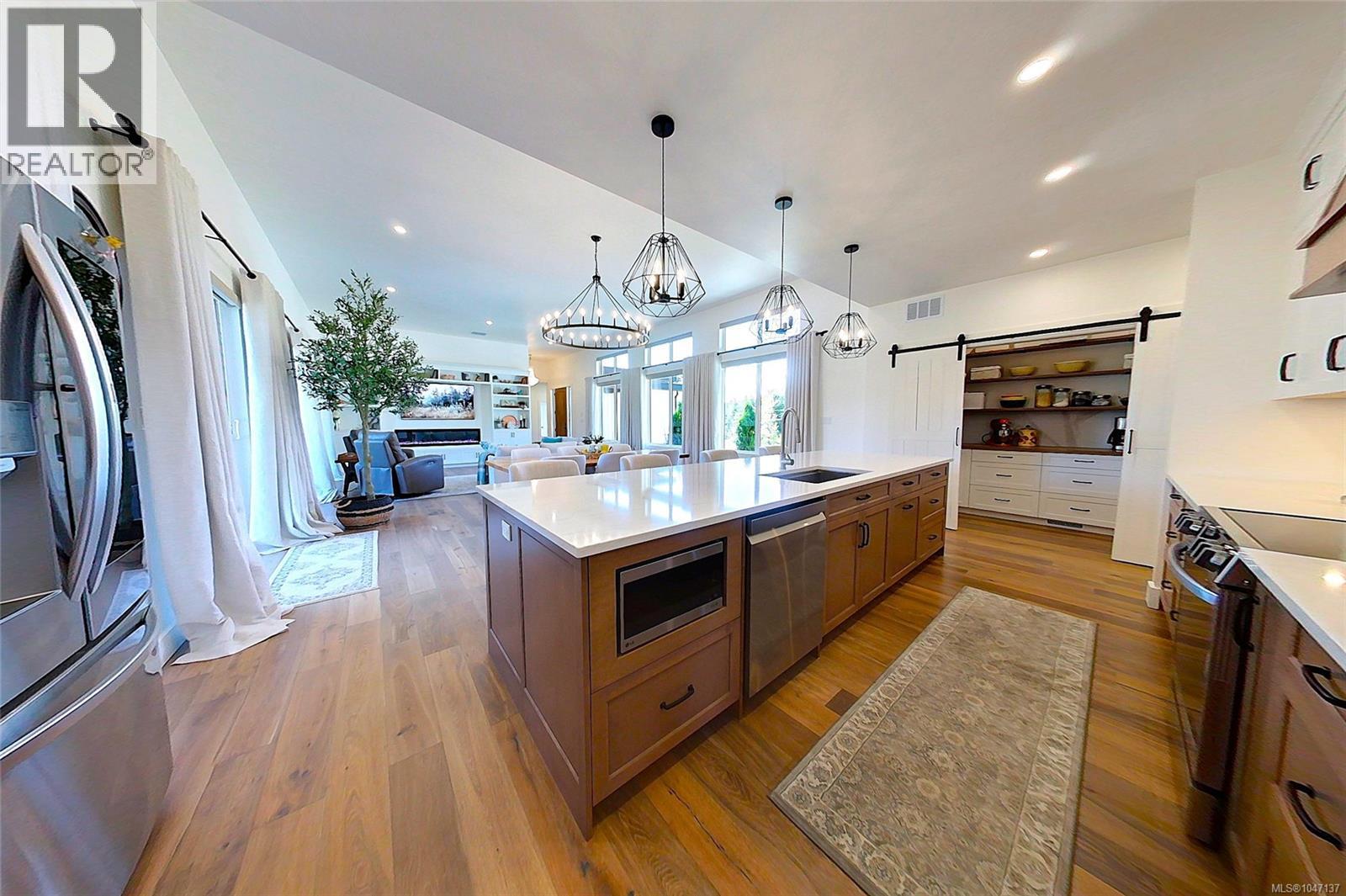 6153 Tebo St - 6