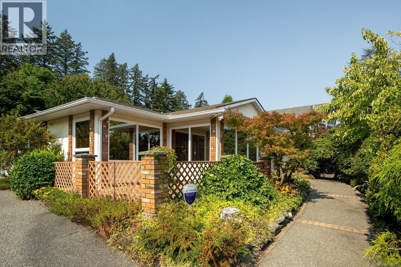 7436 East Saanich Rd - 1