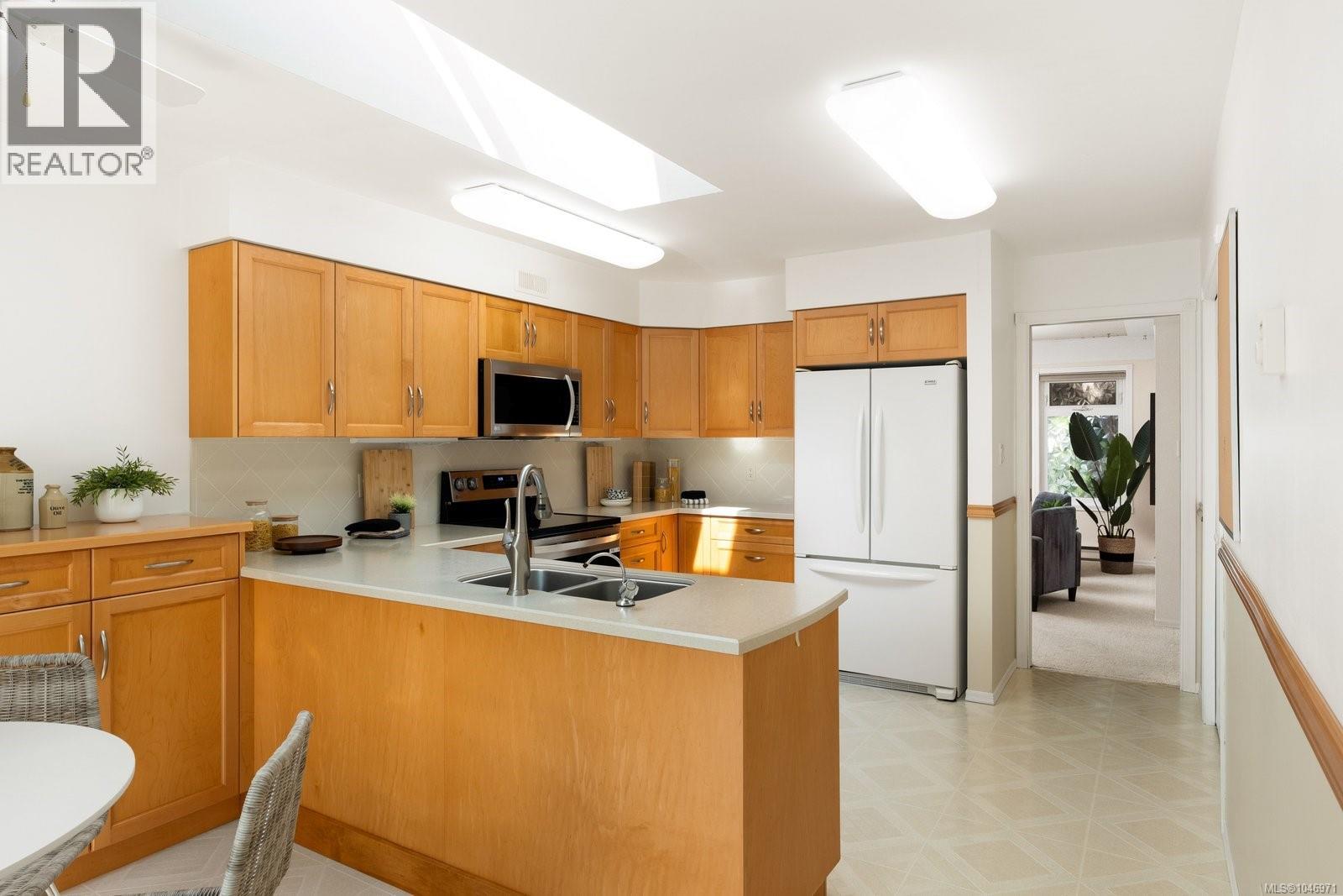 7436 East Saanich Rd - 10