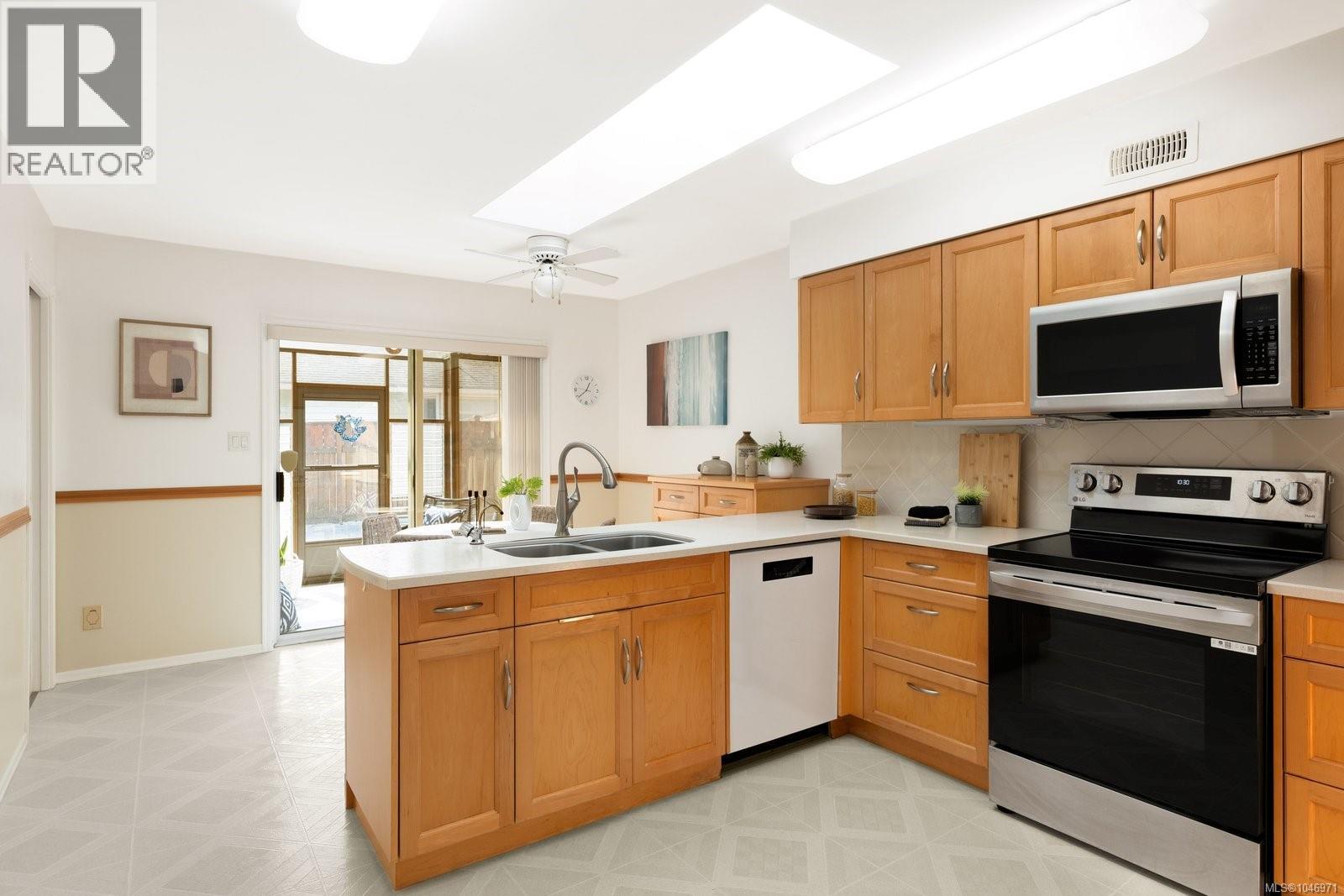 7436 East Saanich Rd - Image 11