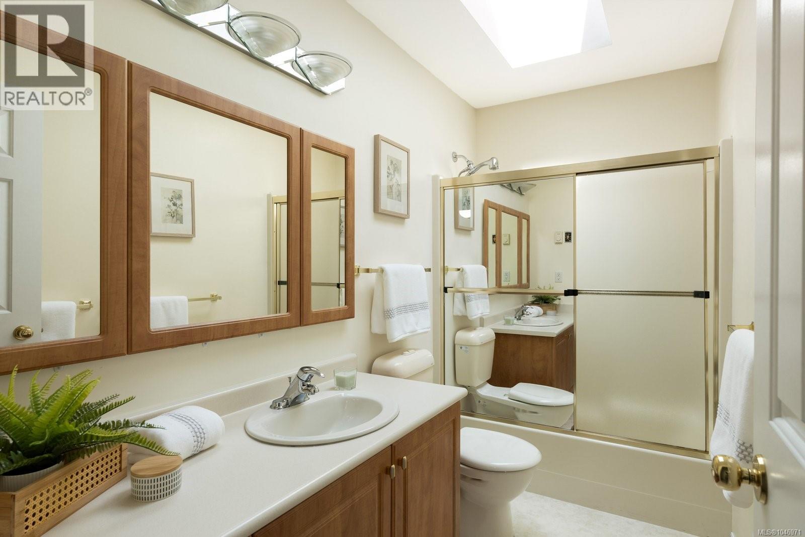 7436 East Saanich Rd - 23
