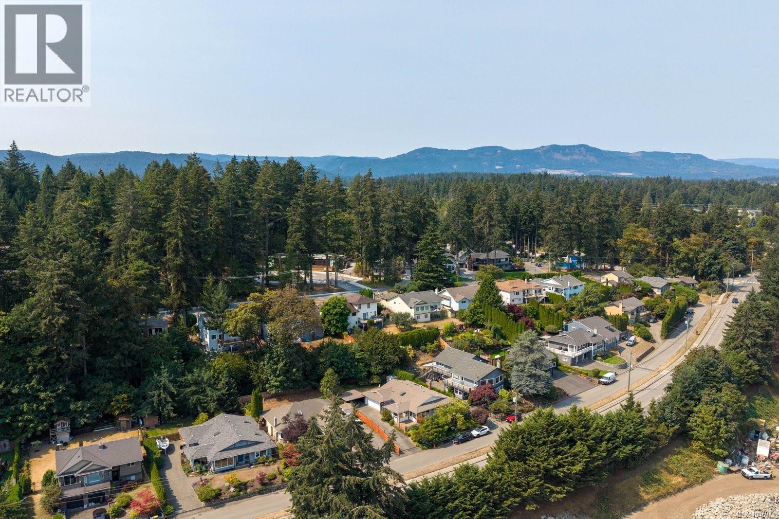 7436 East Saanich Rd - Image 29