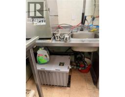 1 10025 Galaran Rd, Sidney, BC V8L5X3 Photo 8