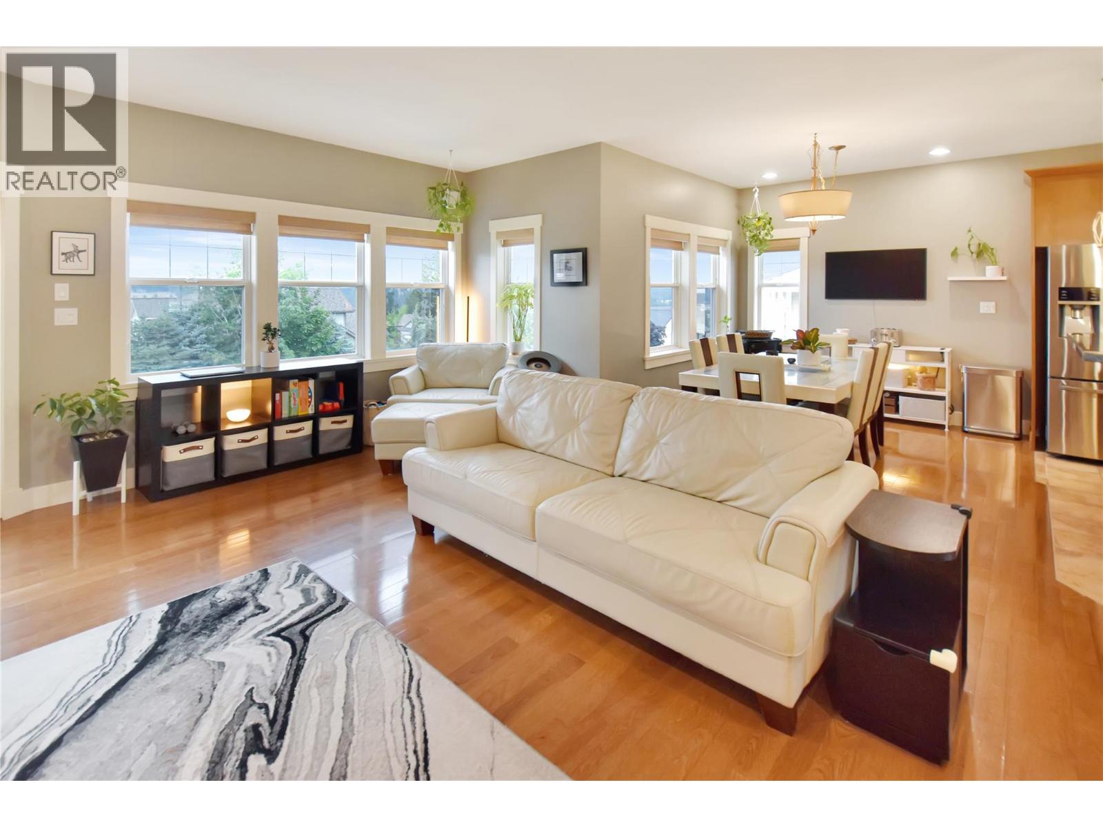 1704 2nd Ave S, Cranbrook