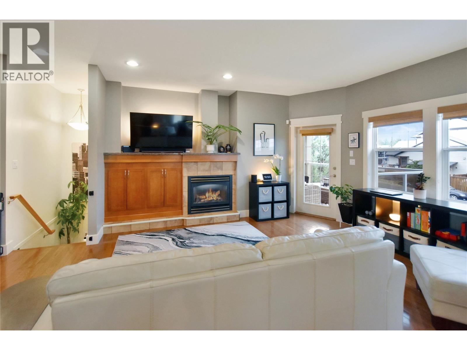 1704 2nd Ave S, Cranbrook