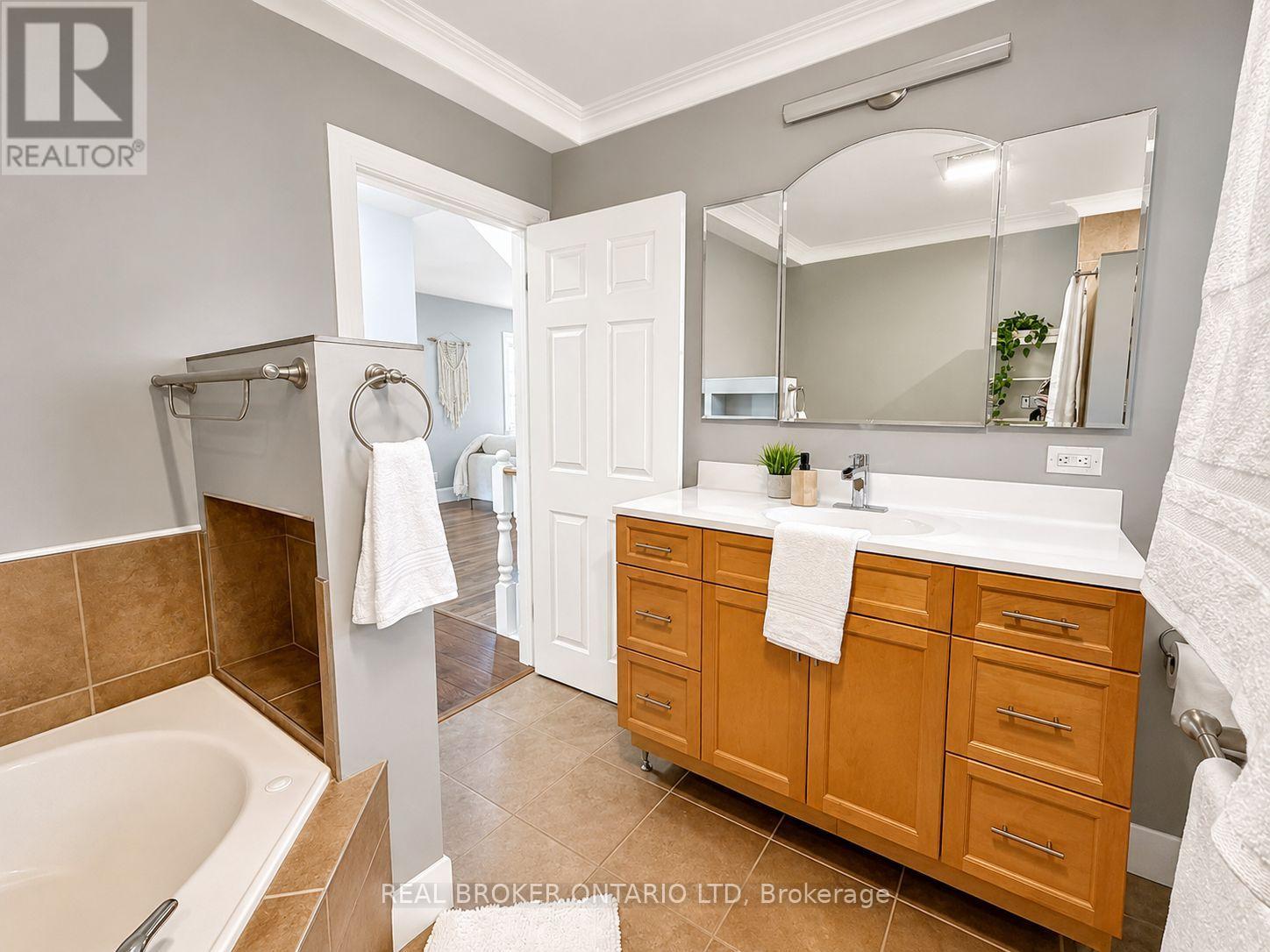 281 GROSVENOR STREET S - Image 9