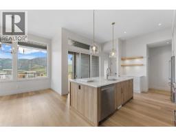 Bedroom - 2066 Cortina Drive, Kelowna, BC V1P0B2 Photo 6