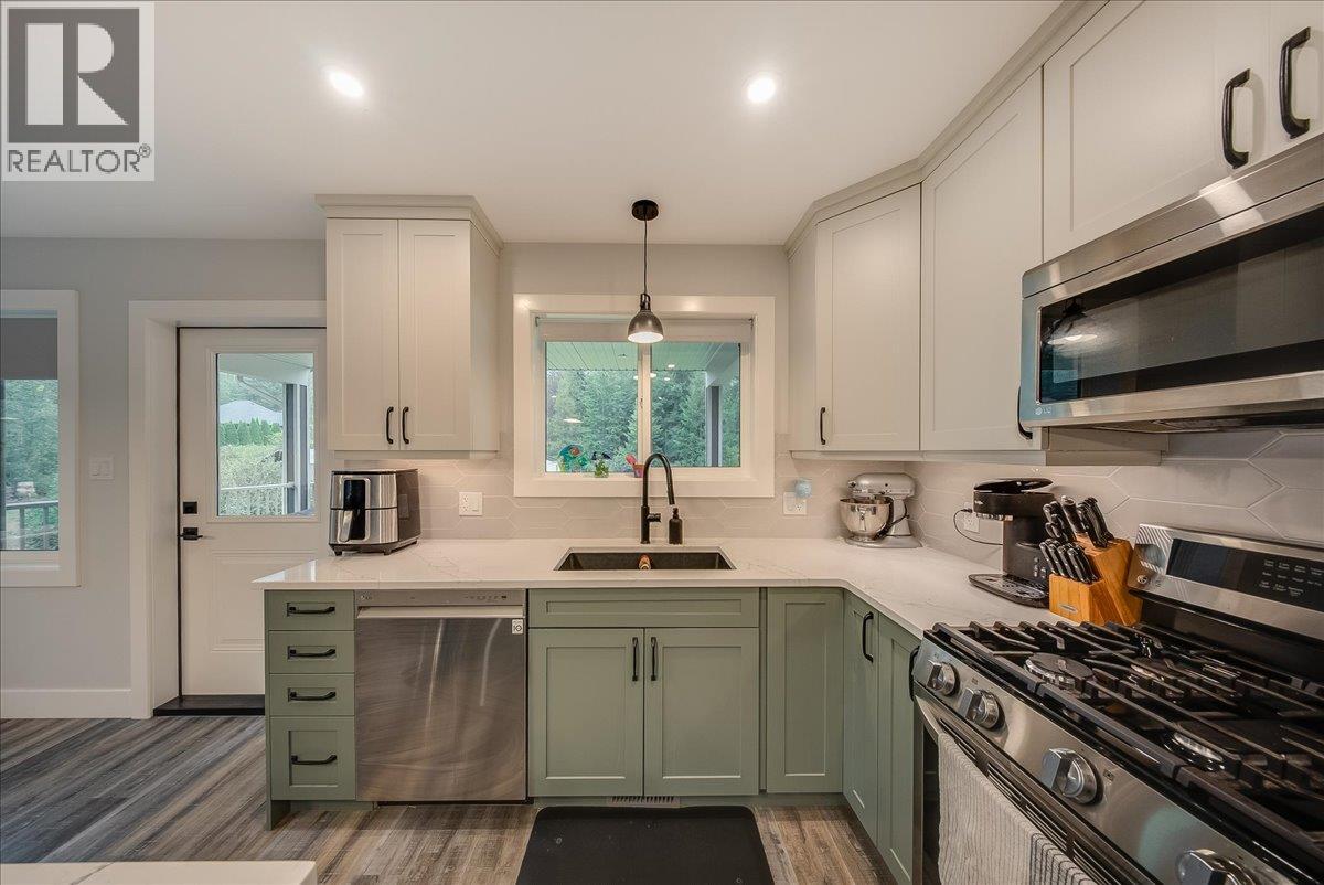 1065 LOWER CHINA CREEK Road, Castlegar