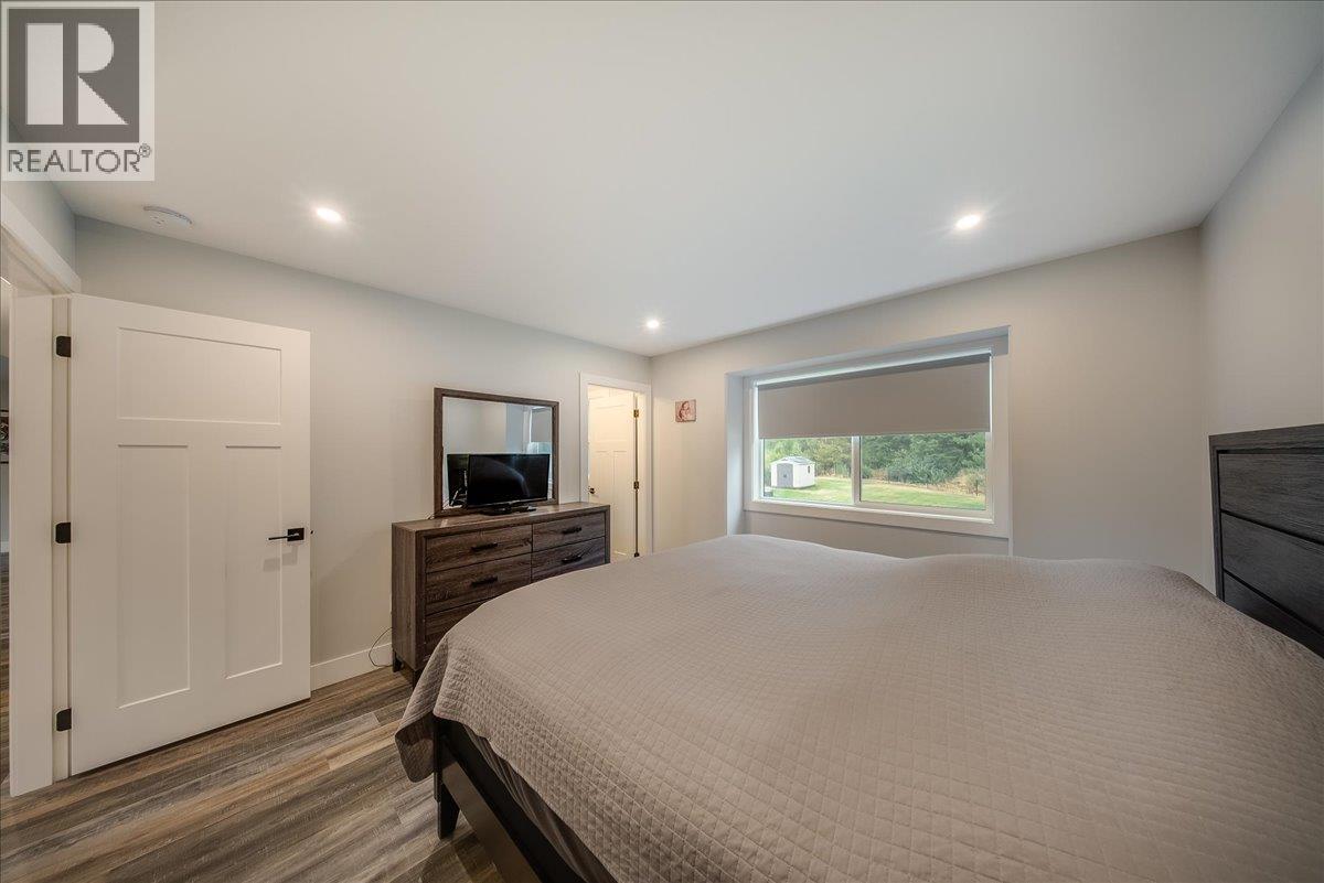 1065 LOWER CHINA CREEK Road, Castlegar