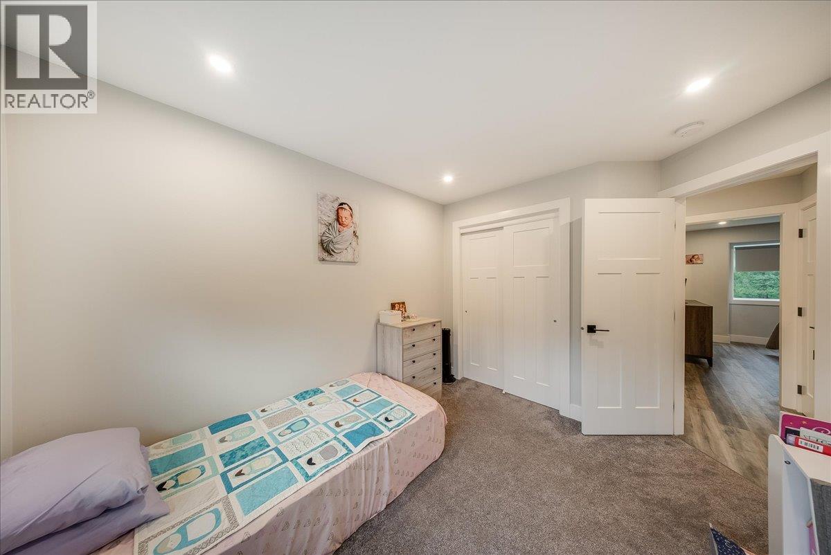 1065 LOWER CHINA CREEK Road, Castlegar