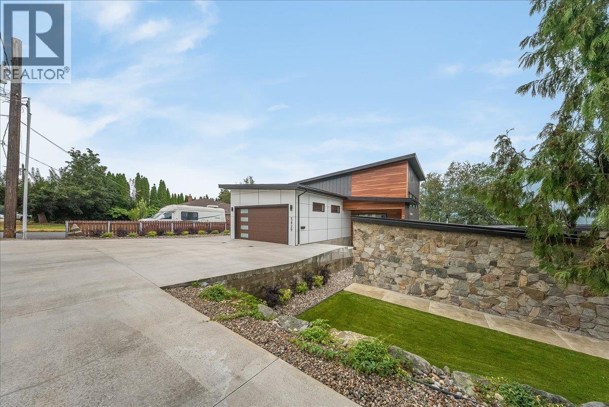 3429 8TH Avenue - 60