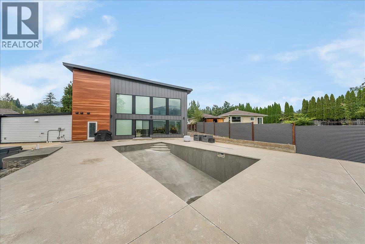 3429 8TH Avenue - 62