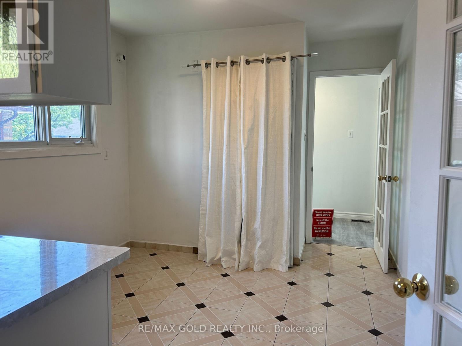 38 ACHILL CRESCENT - 13