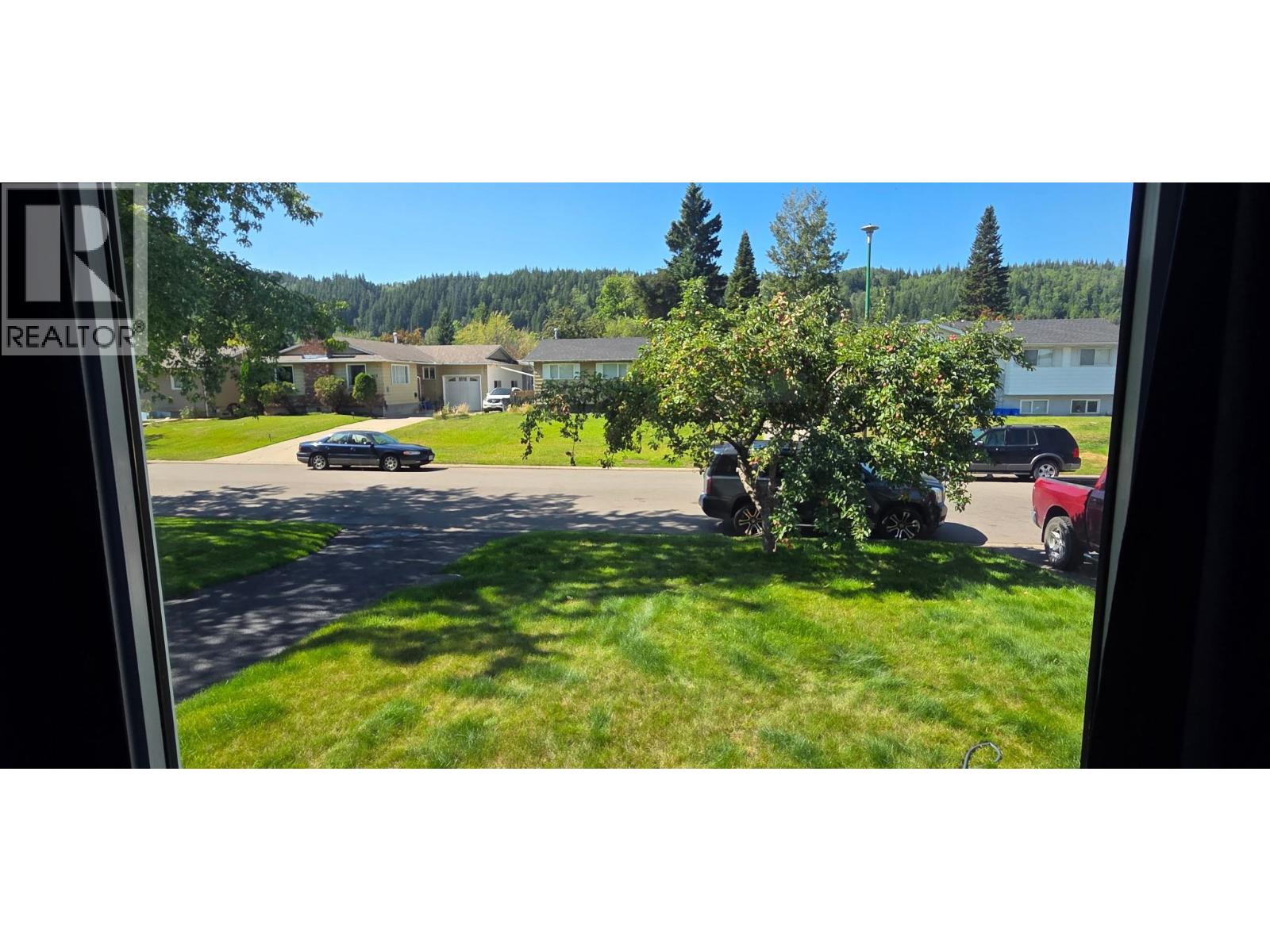 4408 URQUHART CRESCENT - 2