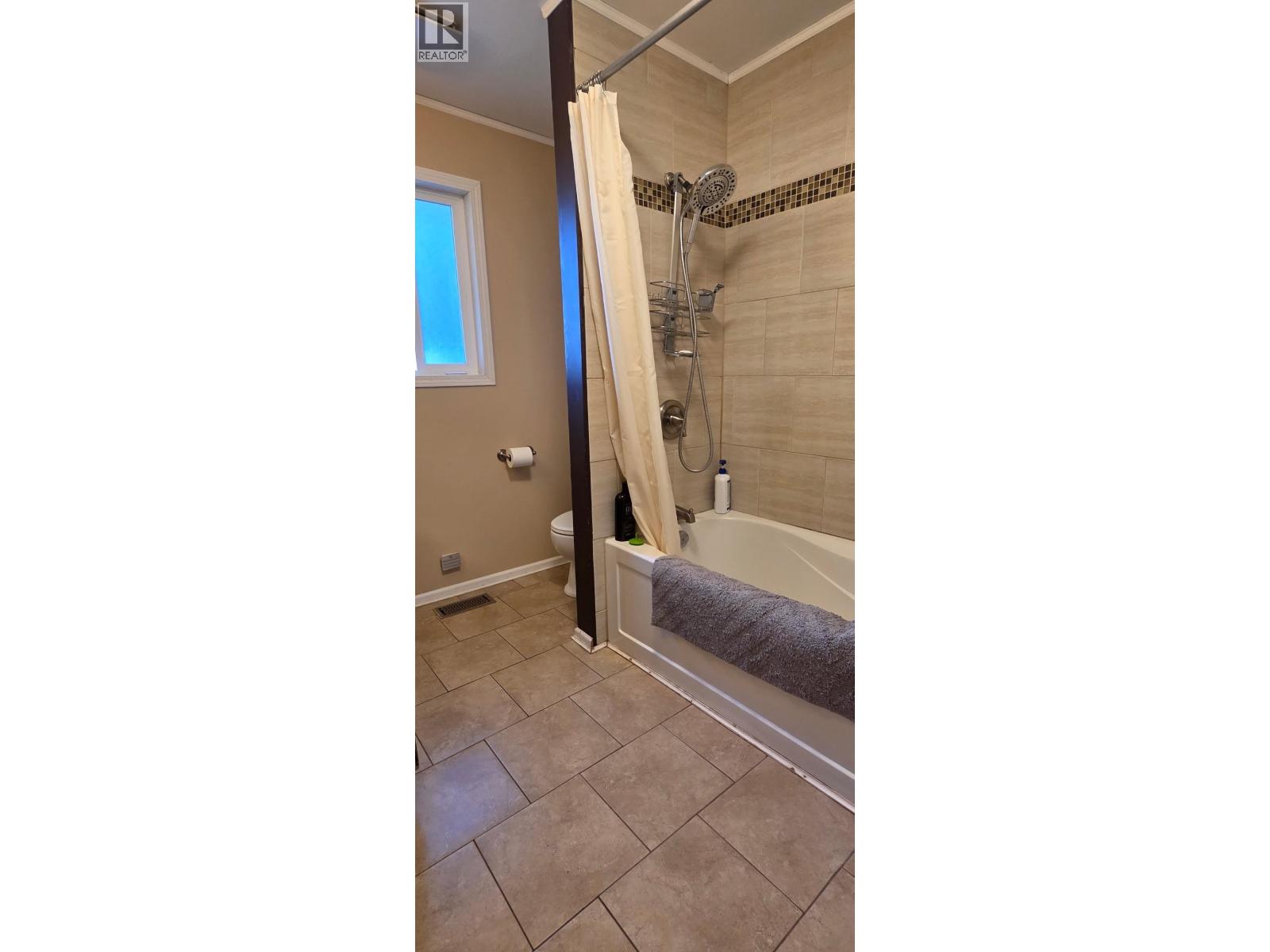 4408 URQUHART CRESCENT - 5