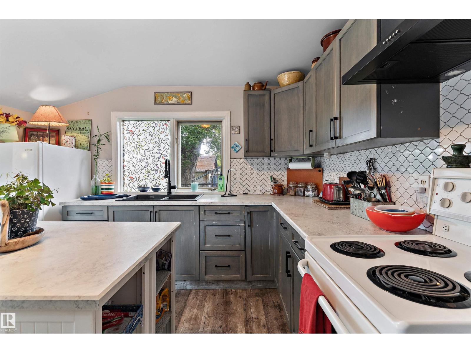 5404 45 AV - Image 20