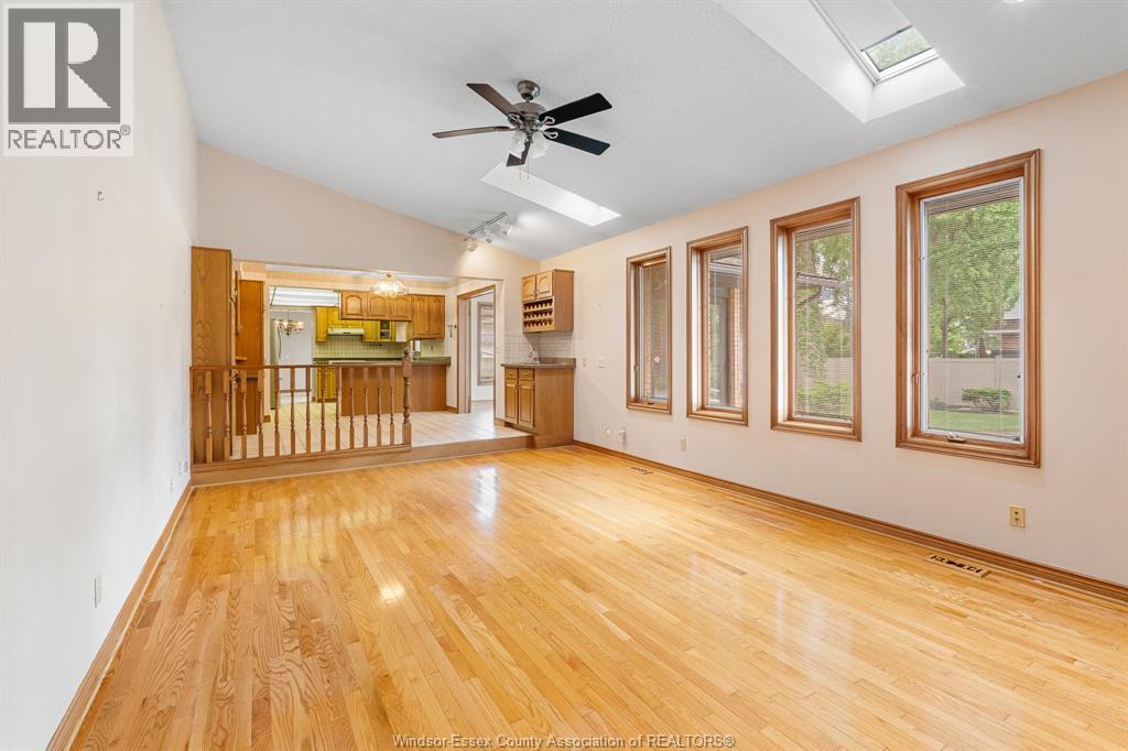267 ELMGROVE DRIVE - 10