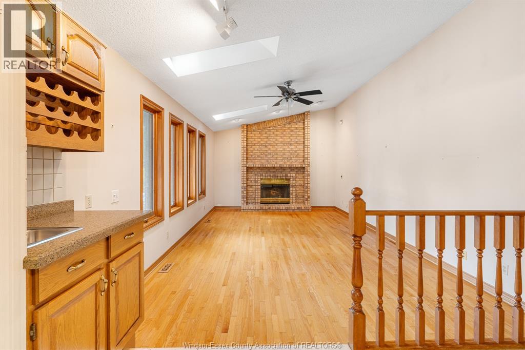 267 ELMGROVE DRIVE - 16