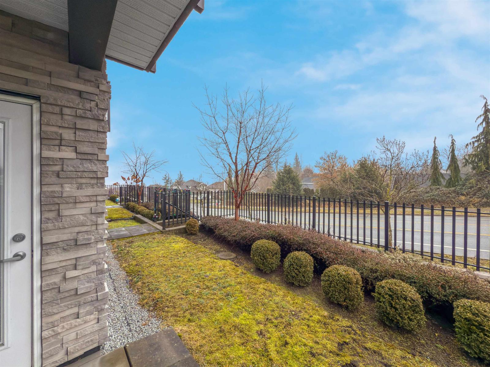 3 Bed, 3 Bath Apartment for Sale in Surrey – 207 9983 E BARNSTON DRIVE, Surrey – MLS# R3156318 - Image 27
