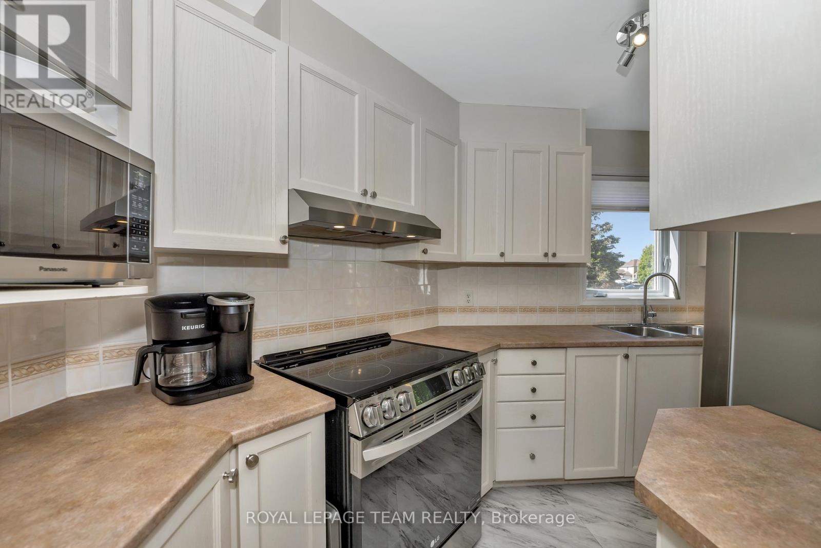 2 Bed, 2 Bath House for Sale in Ottawa – 85 CRESTHAVEN DRIVE, Ottawa – MLS# X13685192 - Image 11
