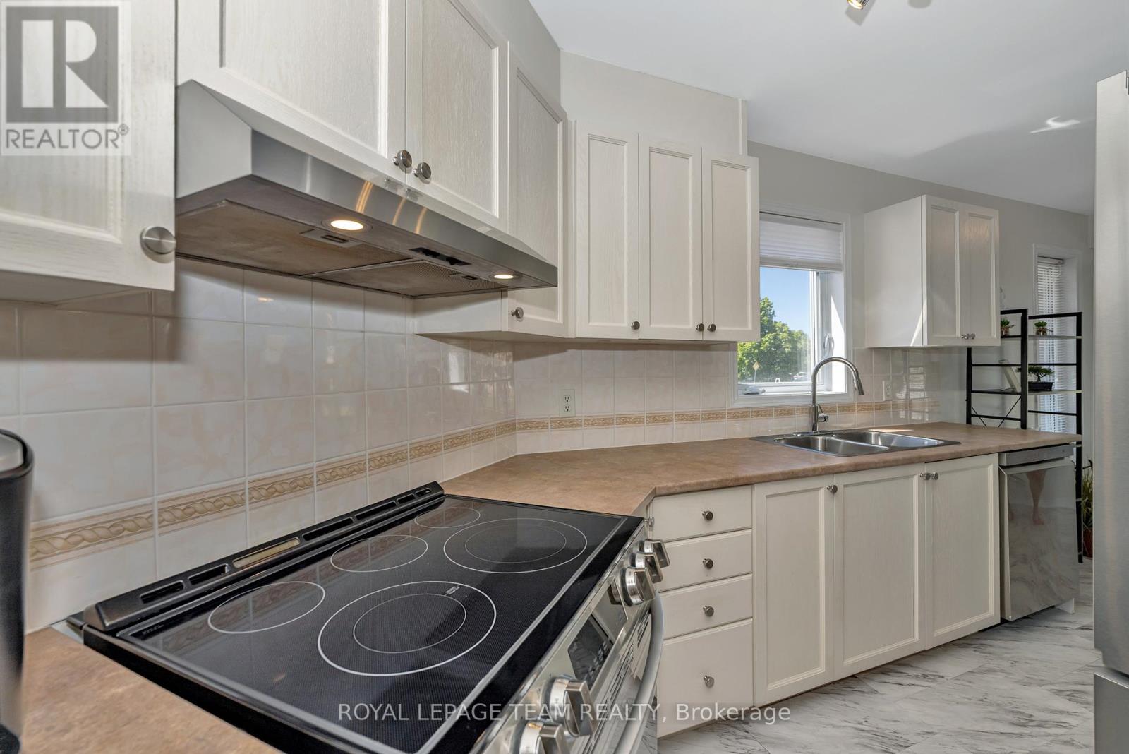 85 CRESTHAVEN DRIVE - 12