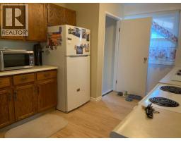 Full bathroom - 1243 Pinyon Road, Sparwood, BC V0B2G2 Photo 6