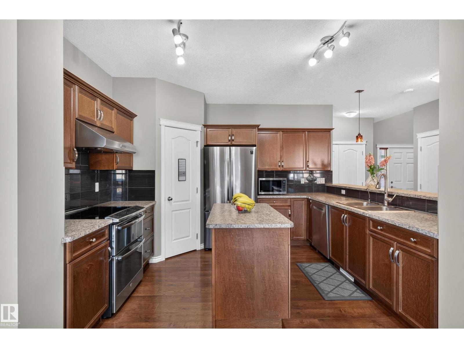 9515 221 ST NW - 17