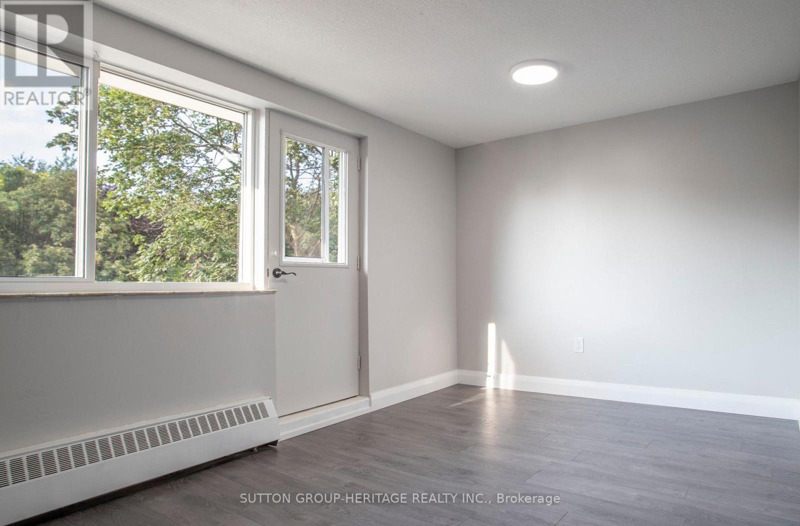 #301 936 GLEN STREET - Image 13