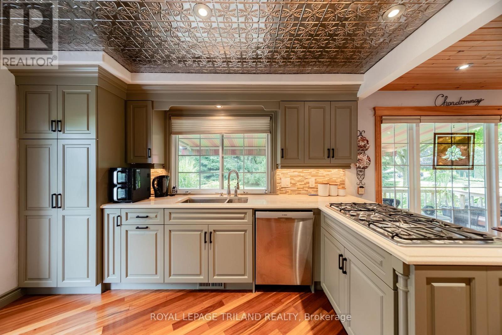 71246 SANDRA STREET N - 23