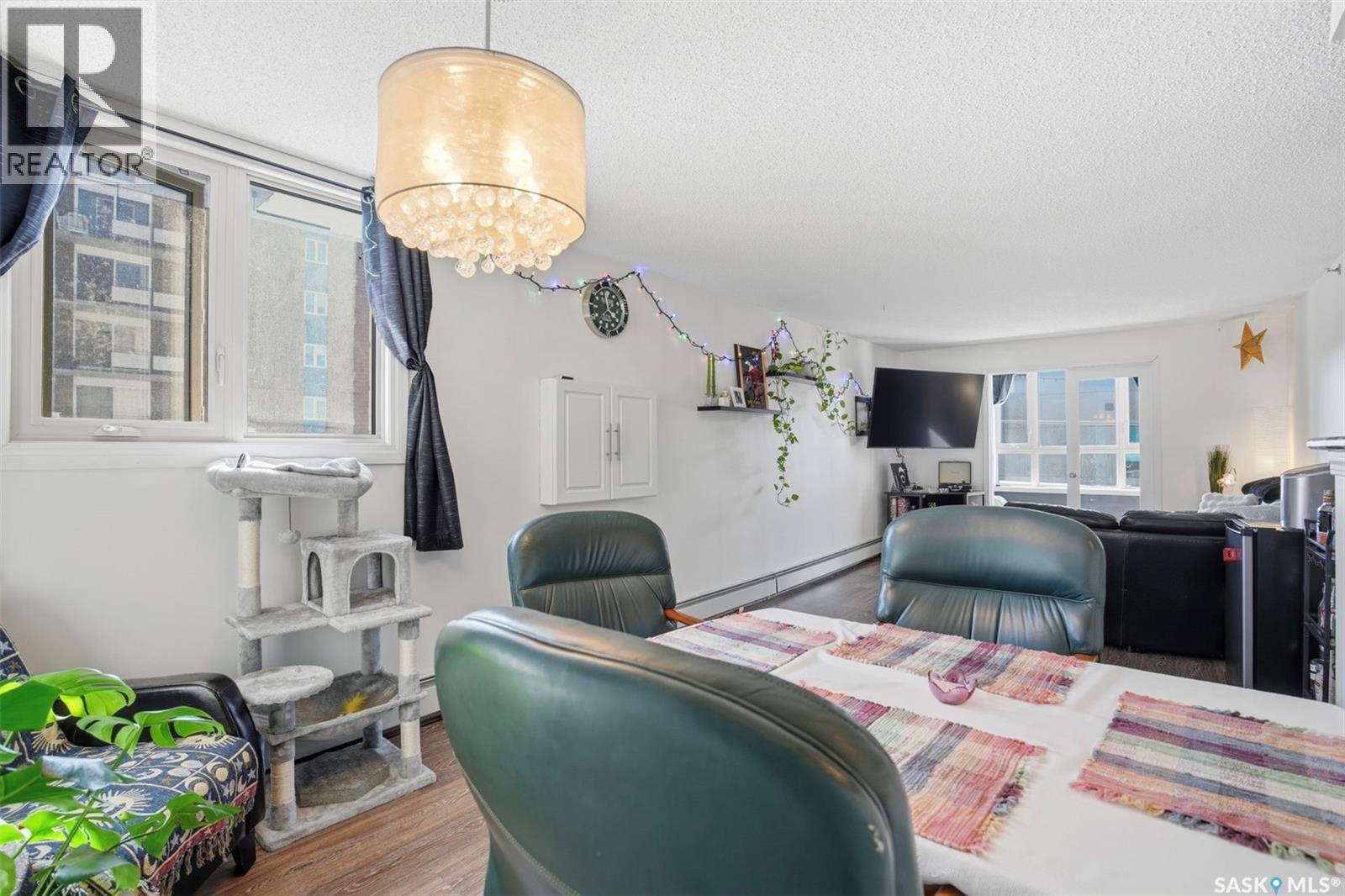 #308 525 3rd AVENUE - Image 12