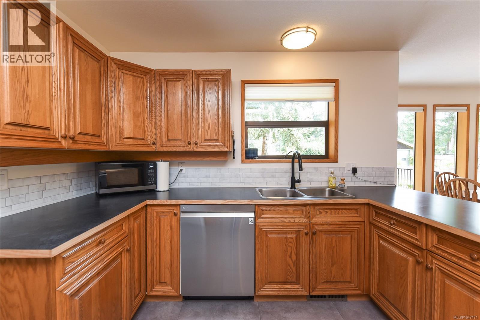 8892 Henderson Ave - 10