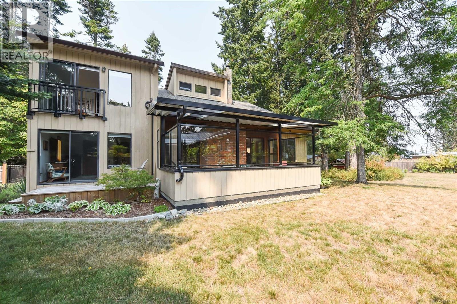 8892 Henderson Ave - 3