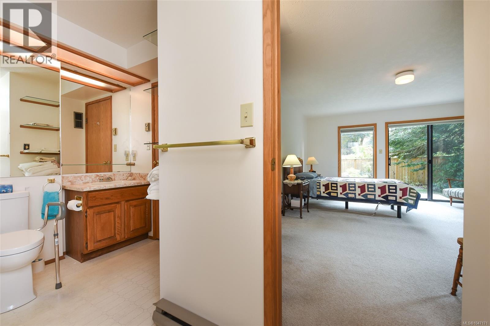 8892 Henderson Ave - 51