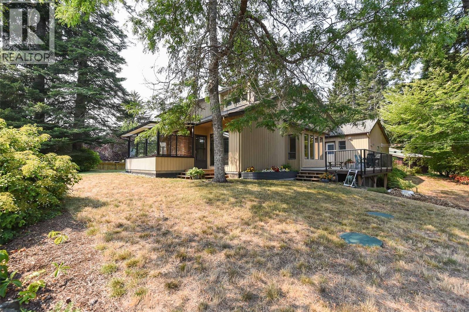 8892 Henderson Ave - 4