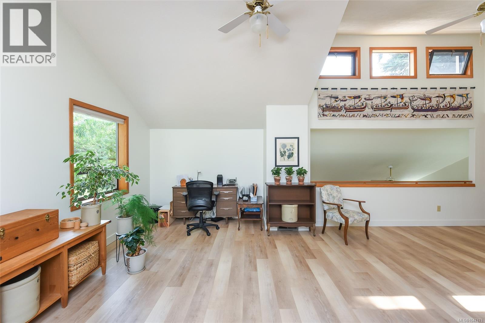8892 Henderson Ave - Image 40