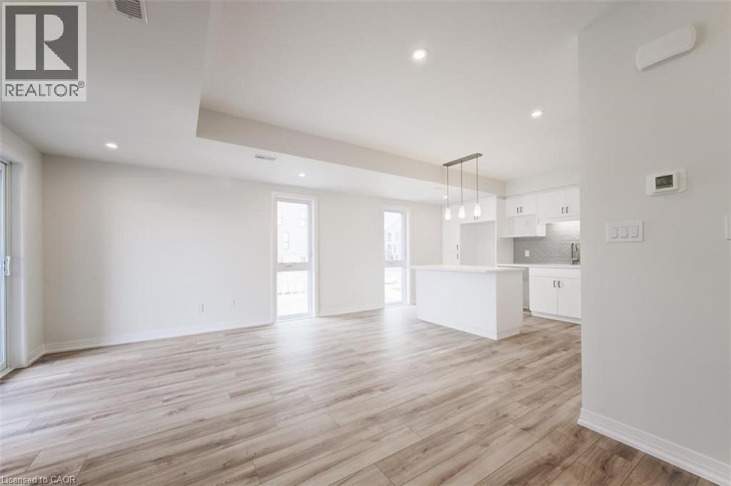 686 BENNINGER Drive — photo 3