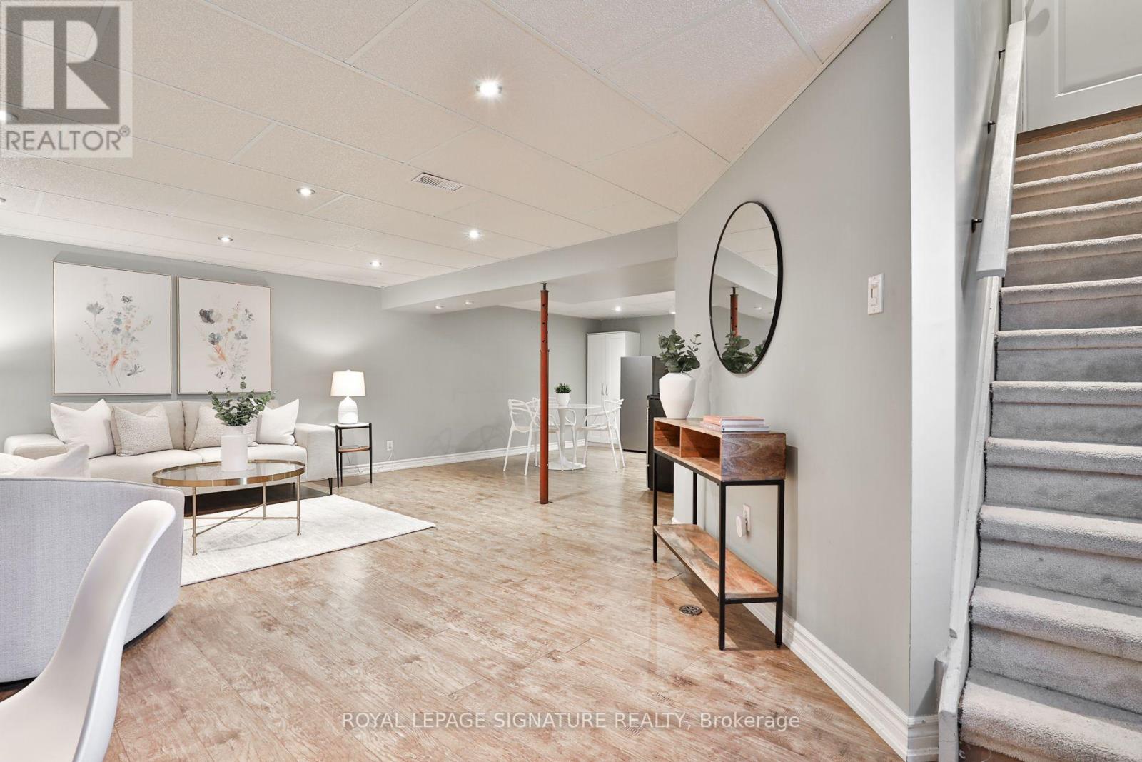 13 SMYTH CRESCENT - 33